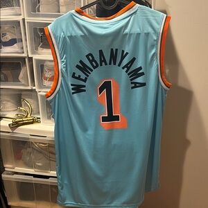 Wemby Jersey men’s large spurs alternate uniforms